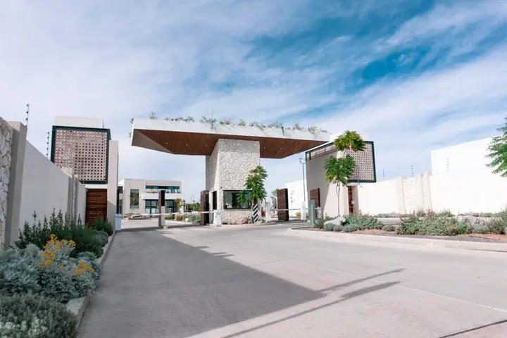 Acceso a Reserva San Matías, desarrollo de Grupo SOLDI al sur de Aguascalientes