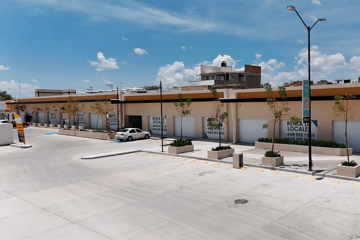 Plaza Comercial Laztana, plaza comercial en Sur de Aguascalientes, Av. Paseo Lomas del Sur