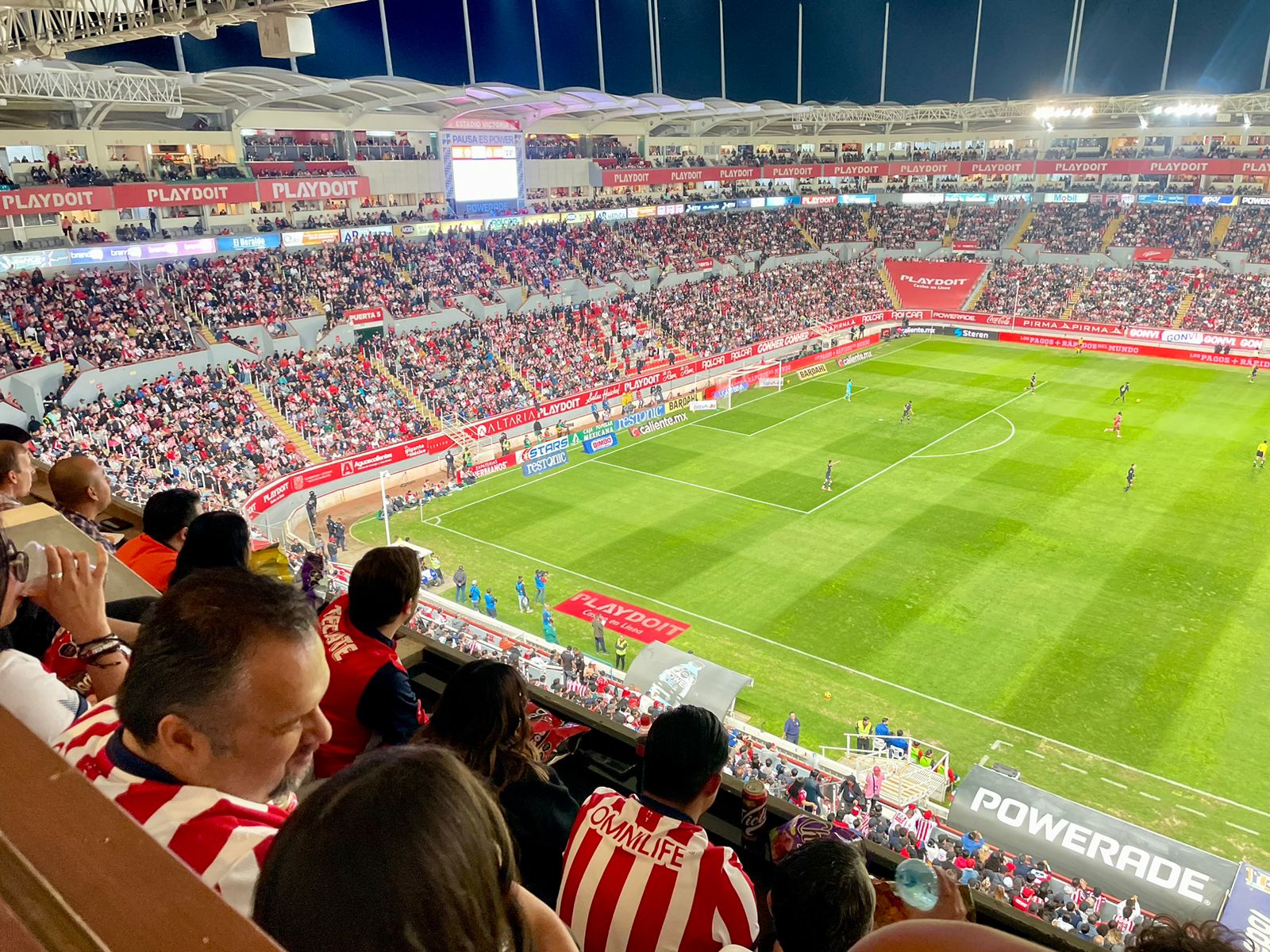 Colaboradores de Grupo Soldi Viven la Emoción del Necaxa vs Chivas en el Estadio Victoria