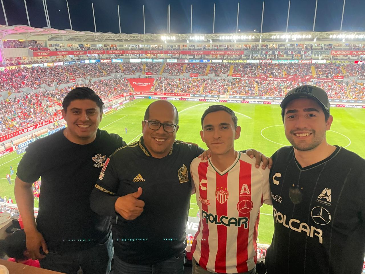 Colaboradores de Grupo Soldi alientan a Necaxa